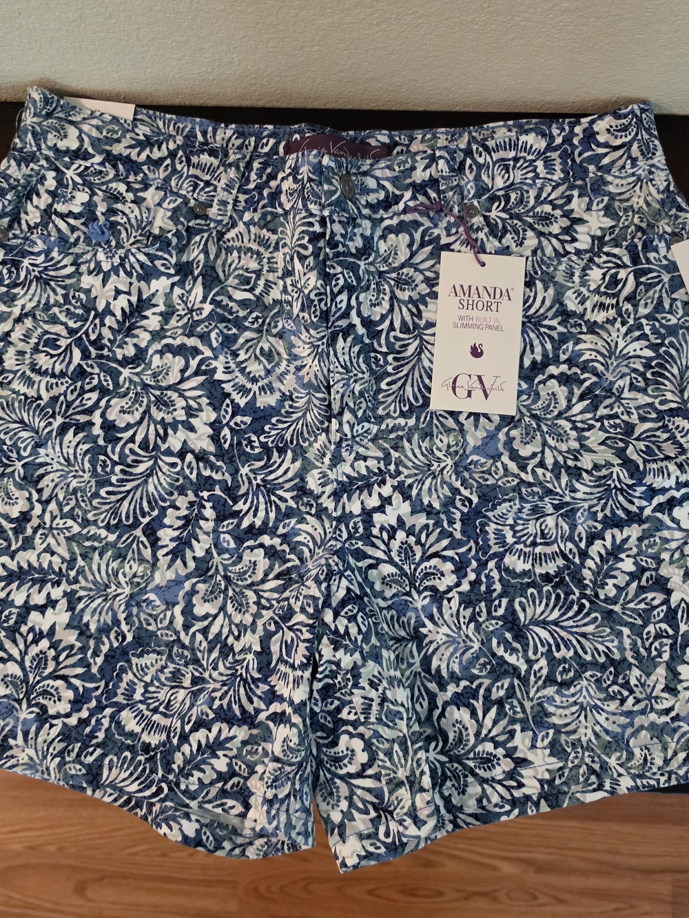 Gloria Vanderbilt Amanda Short - Navy Blue & White Botanical Print